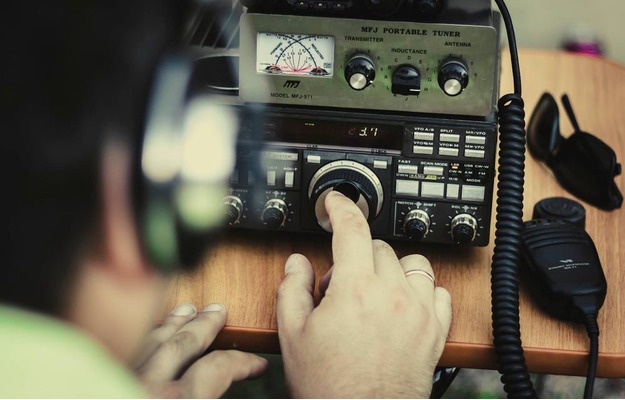 надежная профессиональная радиосвязь для бизнеса, стройки, охраны, склада или производства, мы подберем подходящие портативные, автомобильные и базовые радиостанции