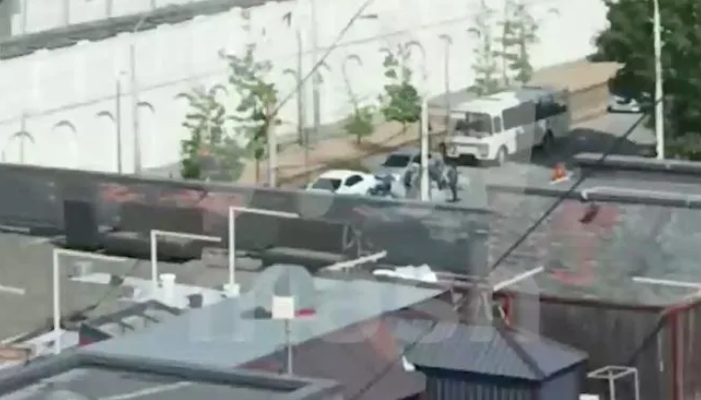 В Ростове заключенные взяли в плен сотрудников СИЗО - требуют оружие и авто